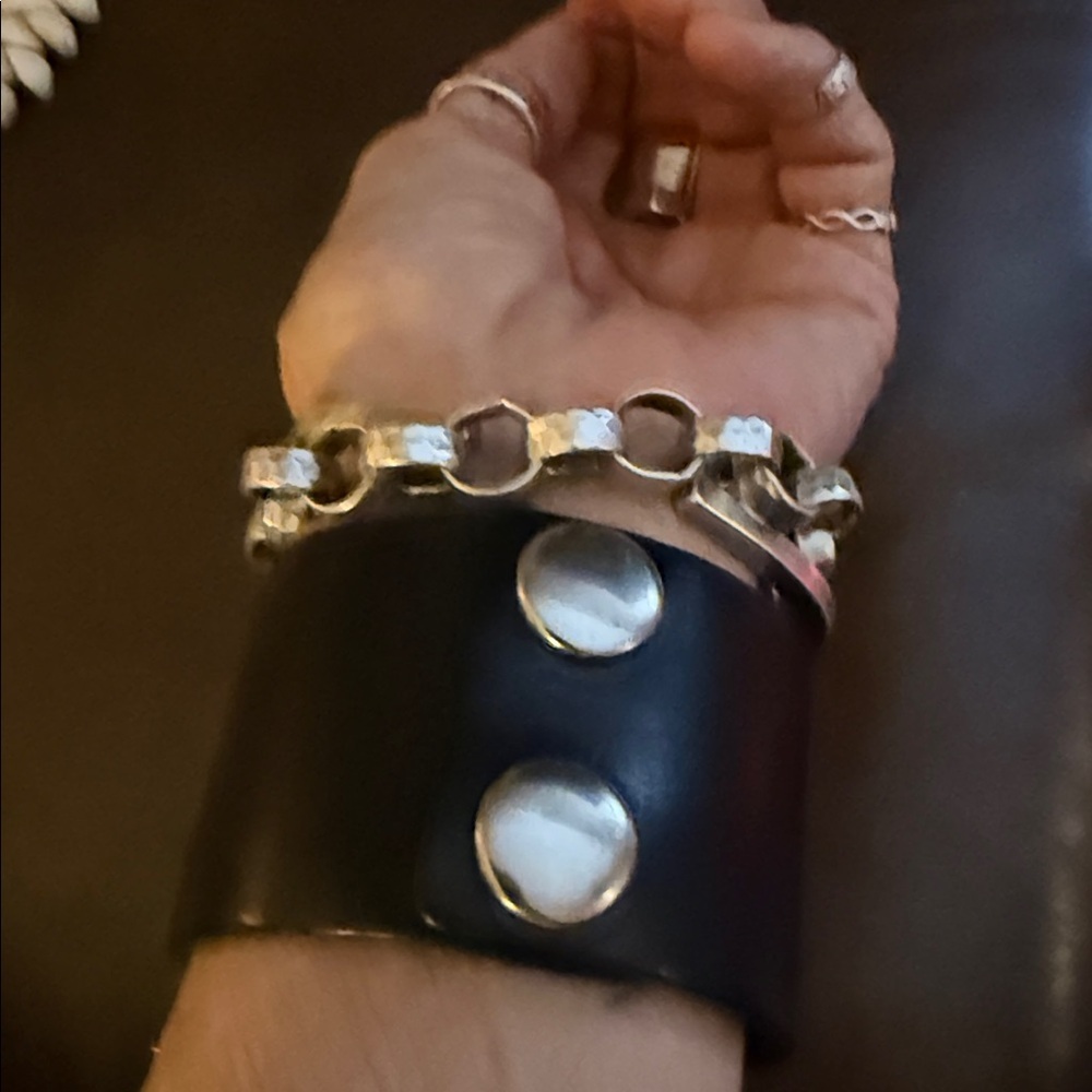 Sterling silver cross on a Black Leather cuff Bracelet with Silver snaps - Picture 4 of 8